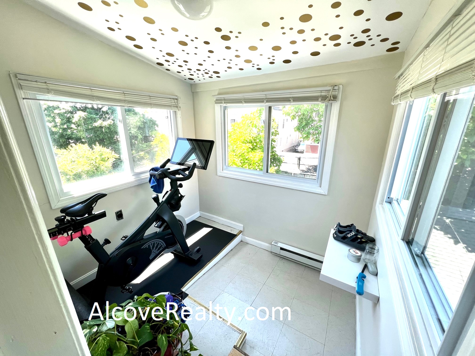 24 Burnham St, Tufts