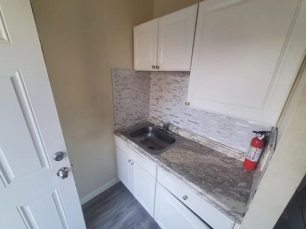 14 Abbottsford, Roxbury