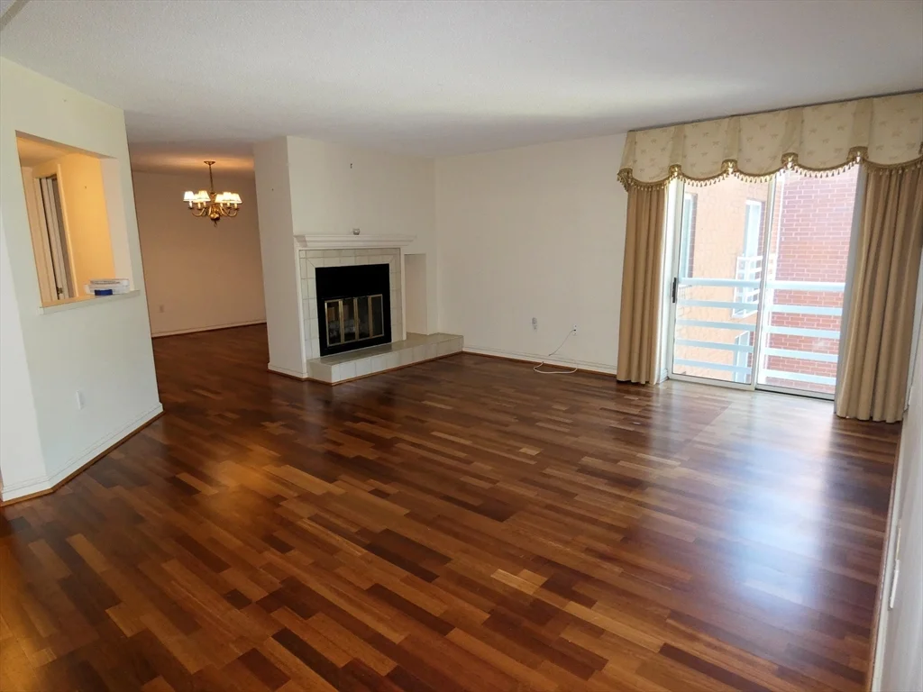 380 Place Ln, Woburn