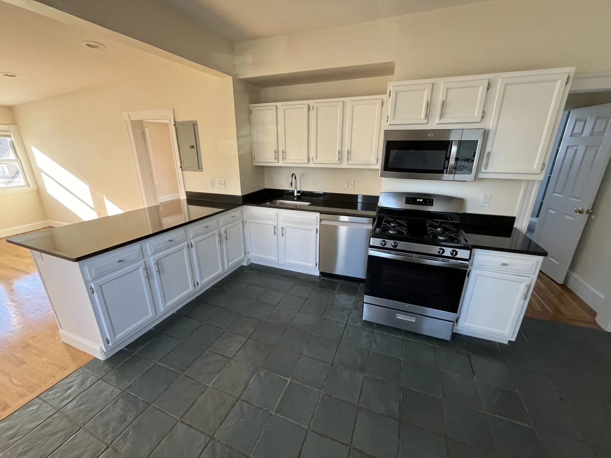 2572 Massachusetts Ave, North Cambridge