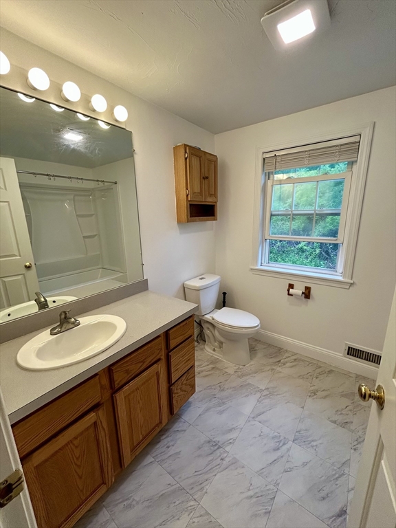 35 Fox Meadow Dr, Worcester