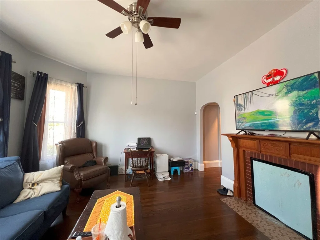 25 Rowena St, Dorchester