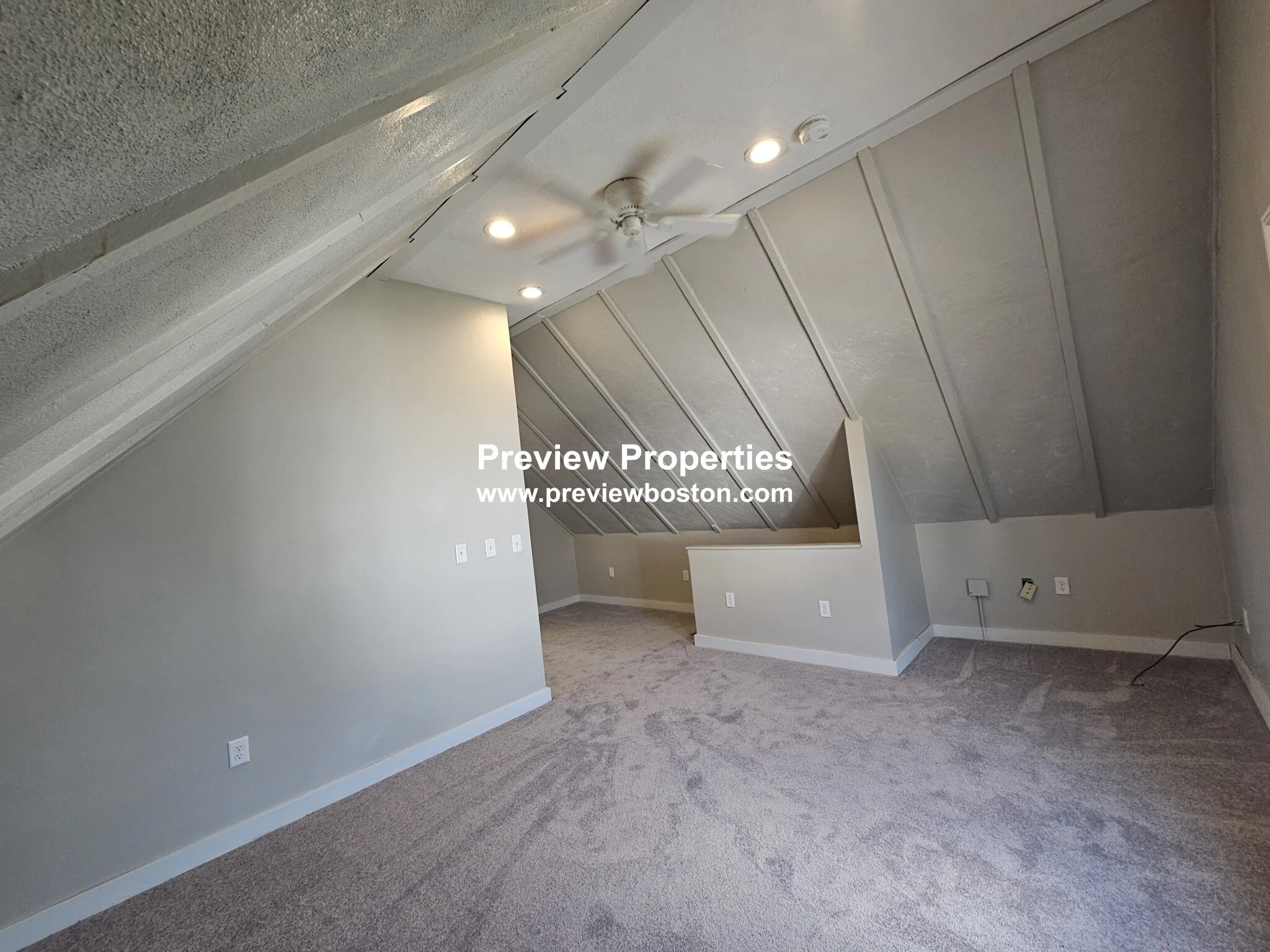 33 Linden St, Everett