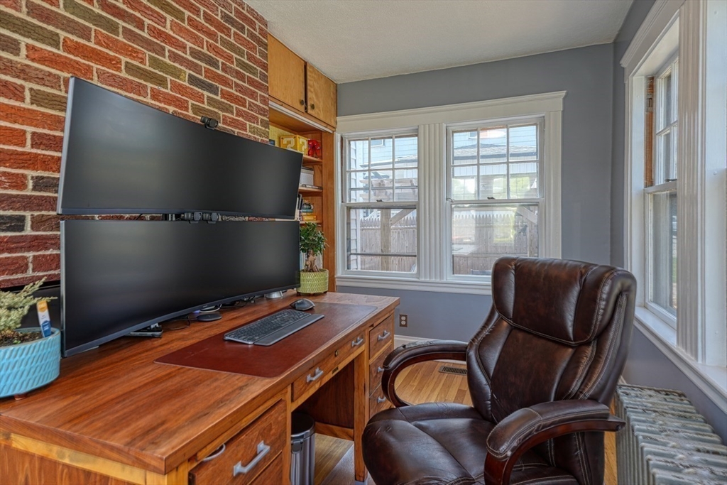 85 Roosevelt Rd, Medford