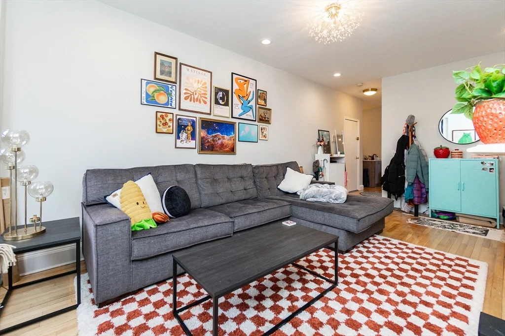 209 W Newton, Back Bay