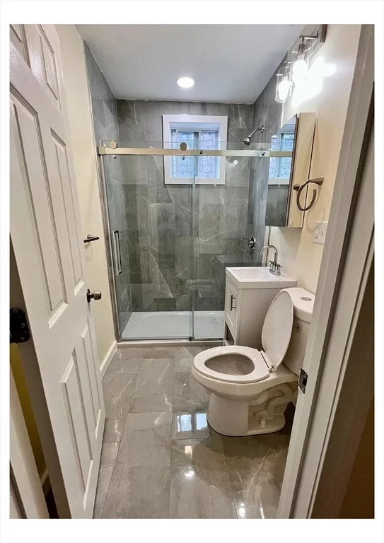 22 Anita Ter, Roxbury