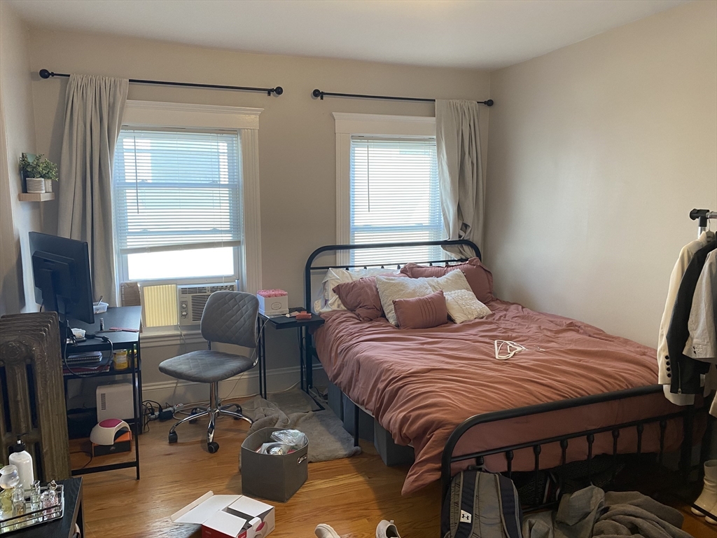 129 Brooks St, Oak Square