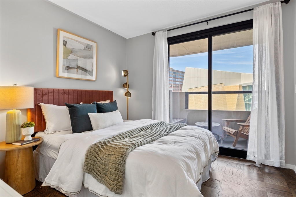 85 E India Row, Waterfront