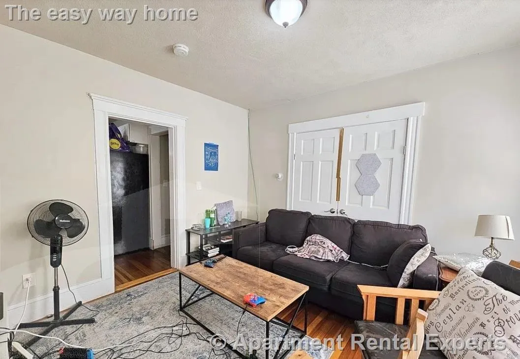91 Frederick Ave, Tufts