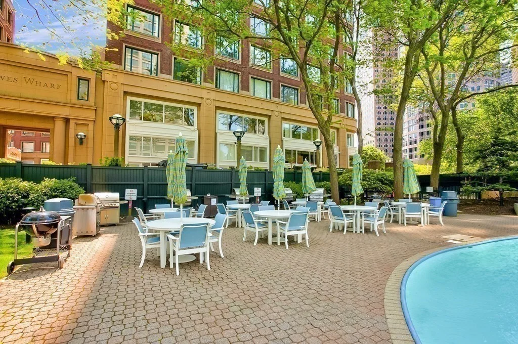 65 E India Row, Waterfront