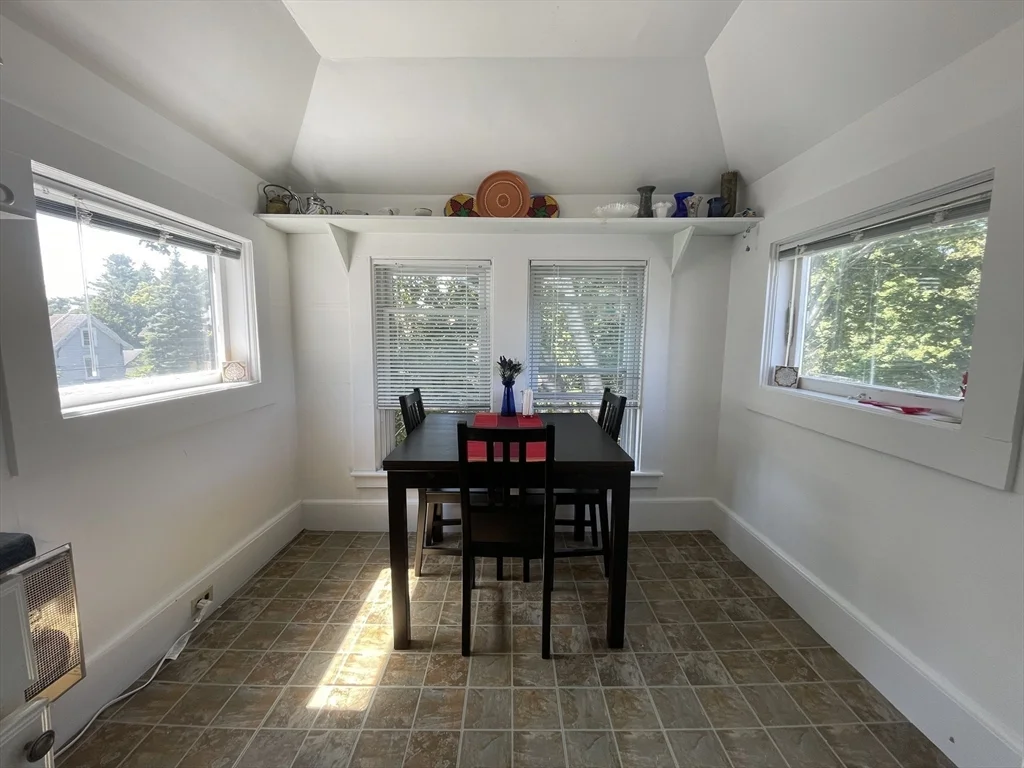 22 Cleveland Ave, Woburn