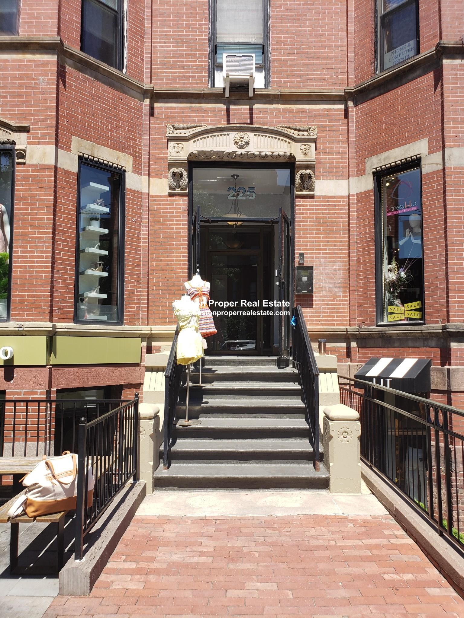 225 Newbury St, Back Bay