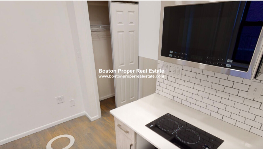 270 Newbury St, Back Bay