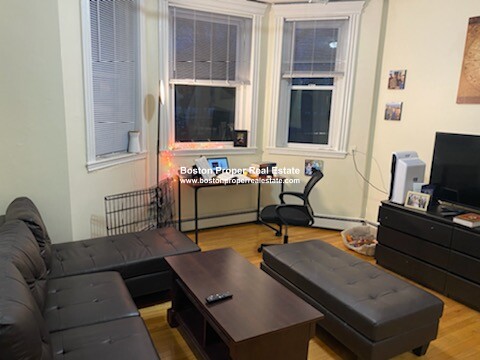 360 Riverway, Mission Hill