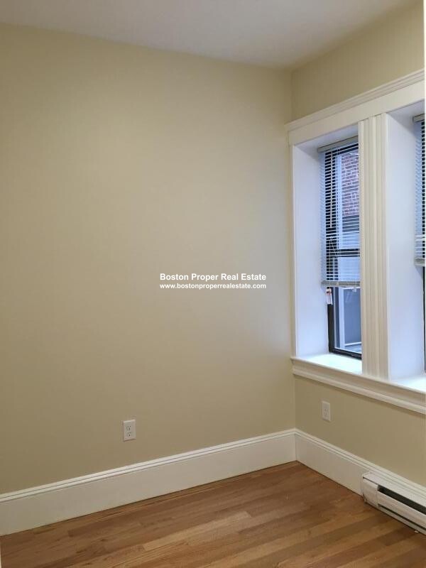 887 Huntington Ave, Mission Hill