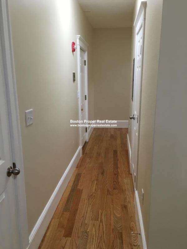 887 Huntington Ave, Mission Hill