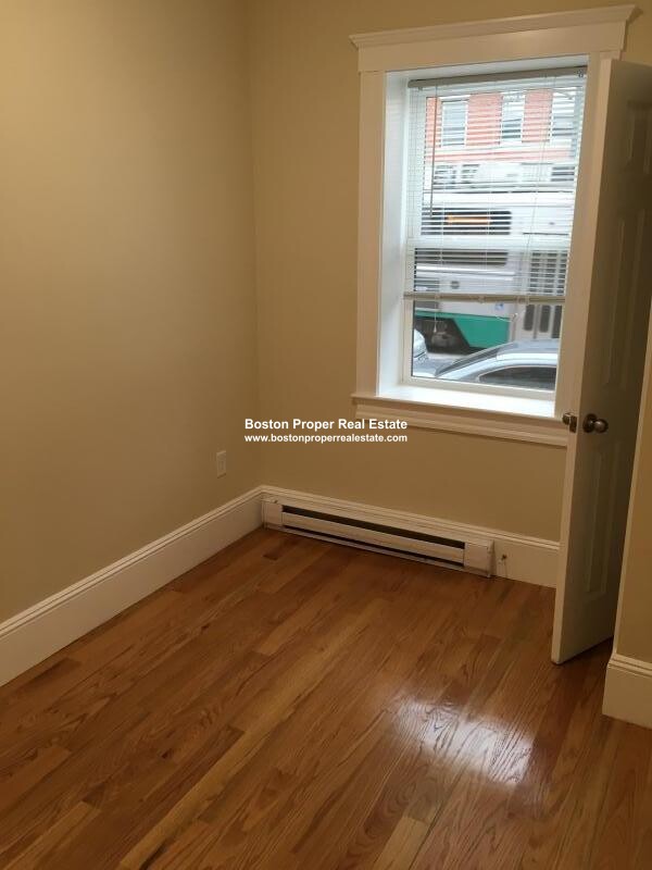 887 Huntington Ave, Mission Hill