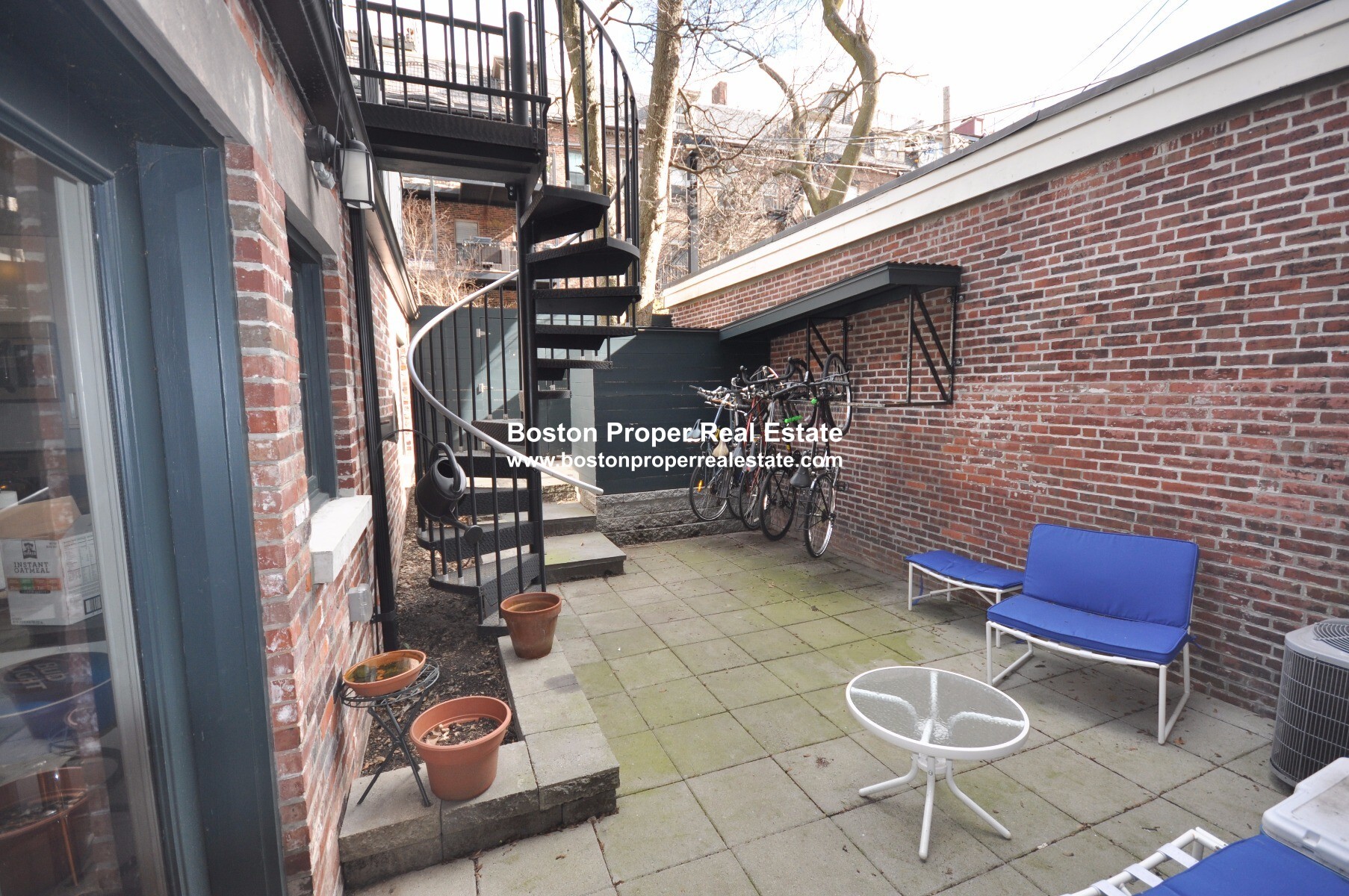 658 Massachusetts Ave, South End