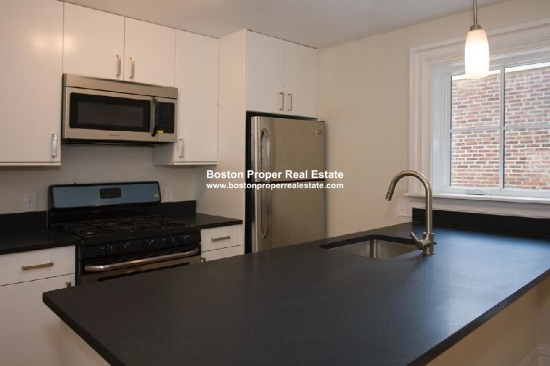 658 Massachusetts Ave, South End