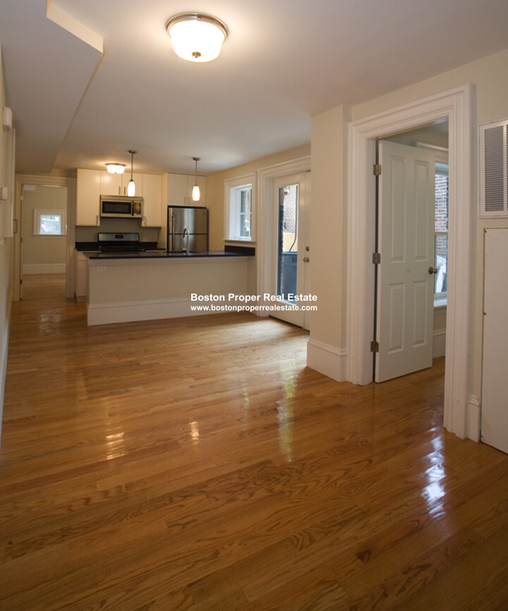 658 Massachusetts Ave, South End