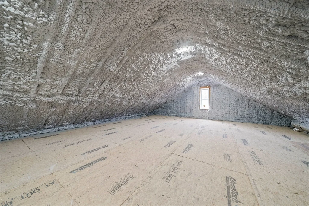 13 Broadway, Raynham Center