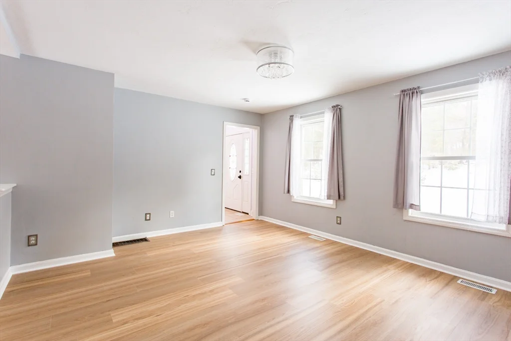 270 New Braintree Rd, West Brookfield