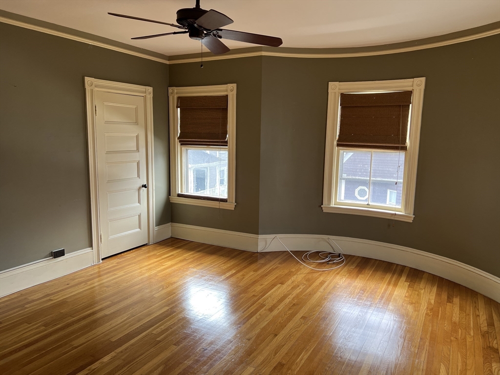 18 James Ave, Winthrop