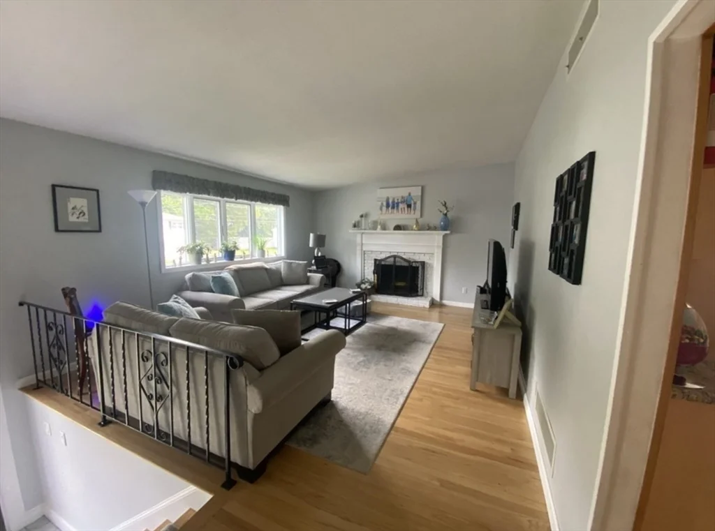 7 Cleveland Rd, Peabody