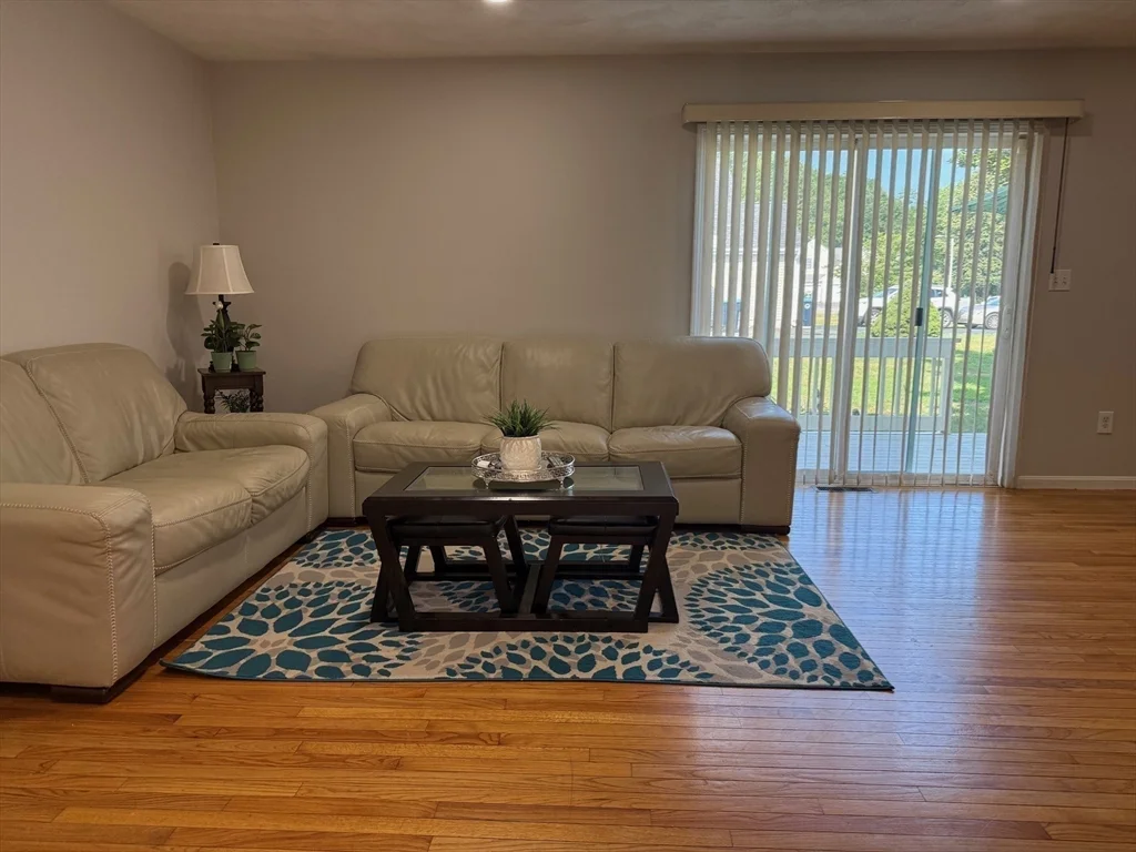 10 Ptarmigan Dr, Shrewsbury