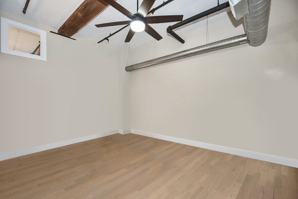 17 Kearney Sq, Lowell