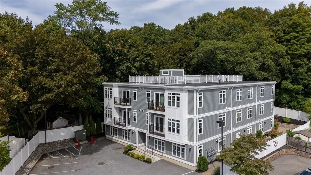 315 College Farm Rd, Waltham