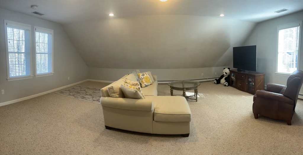 21 Shubert Rd, East Weymouth