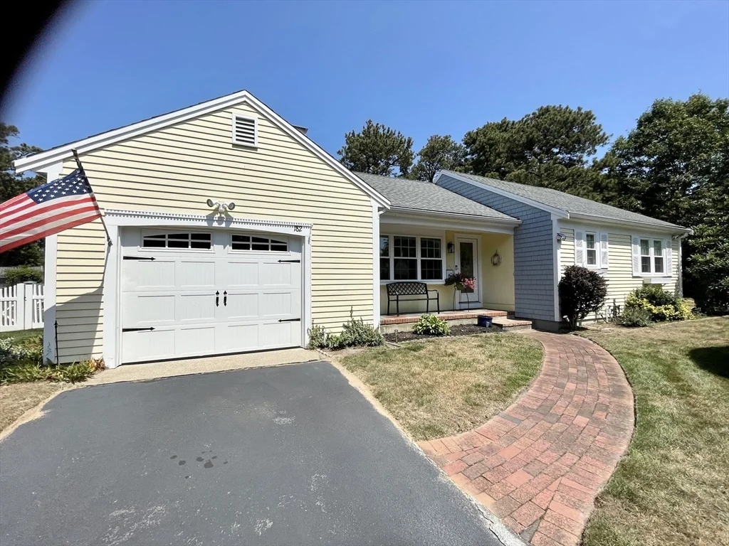 182 Beacon St, South Yarmouth