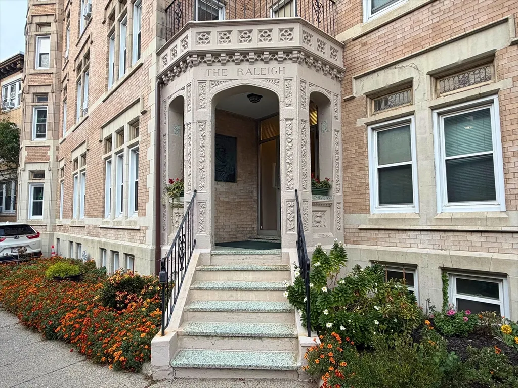 3 Englewood Ave, Columbus Park