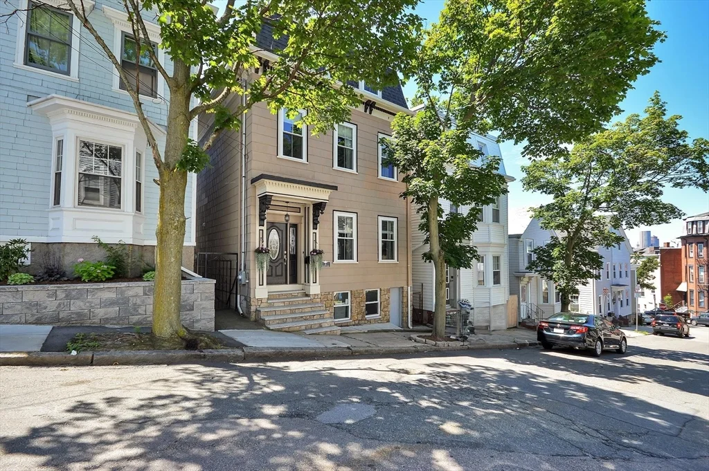 9 Atlantic St, South Boston