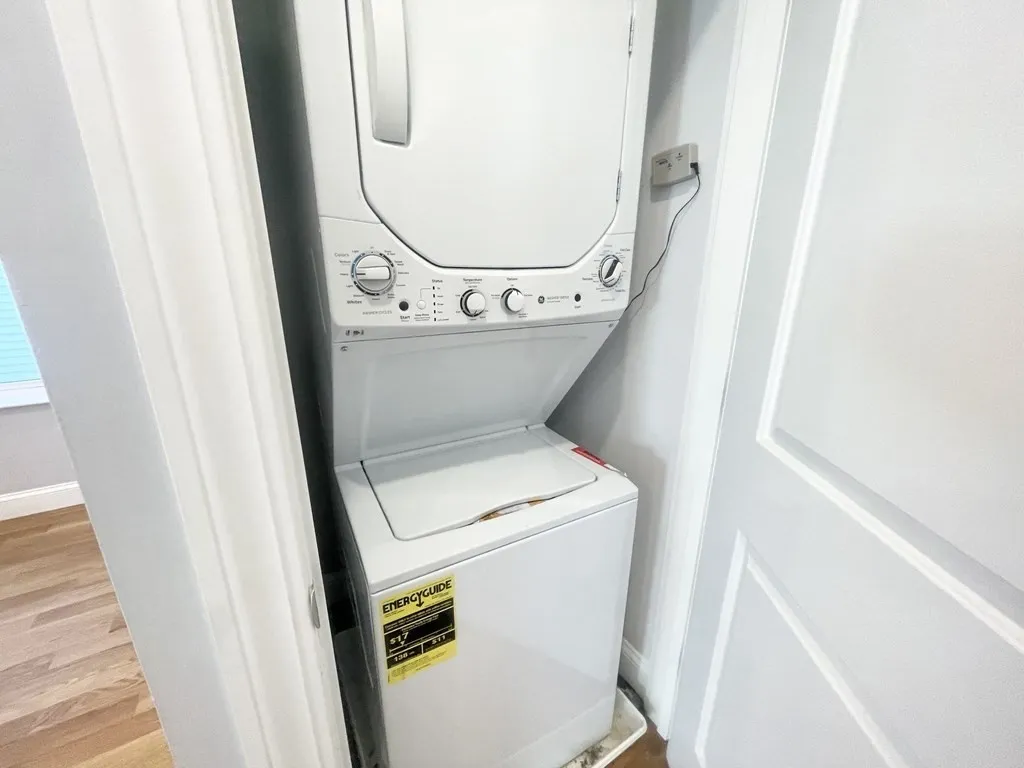 65 Burrell St, Boston