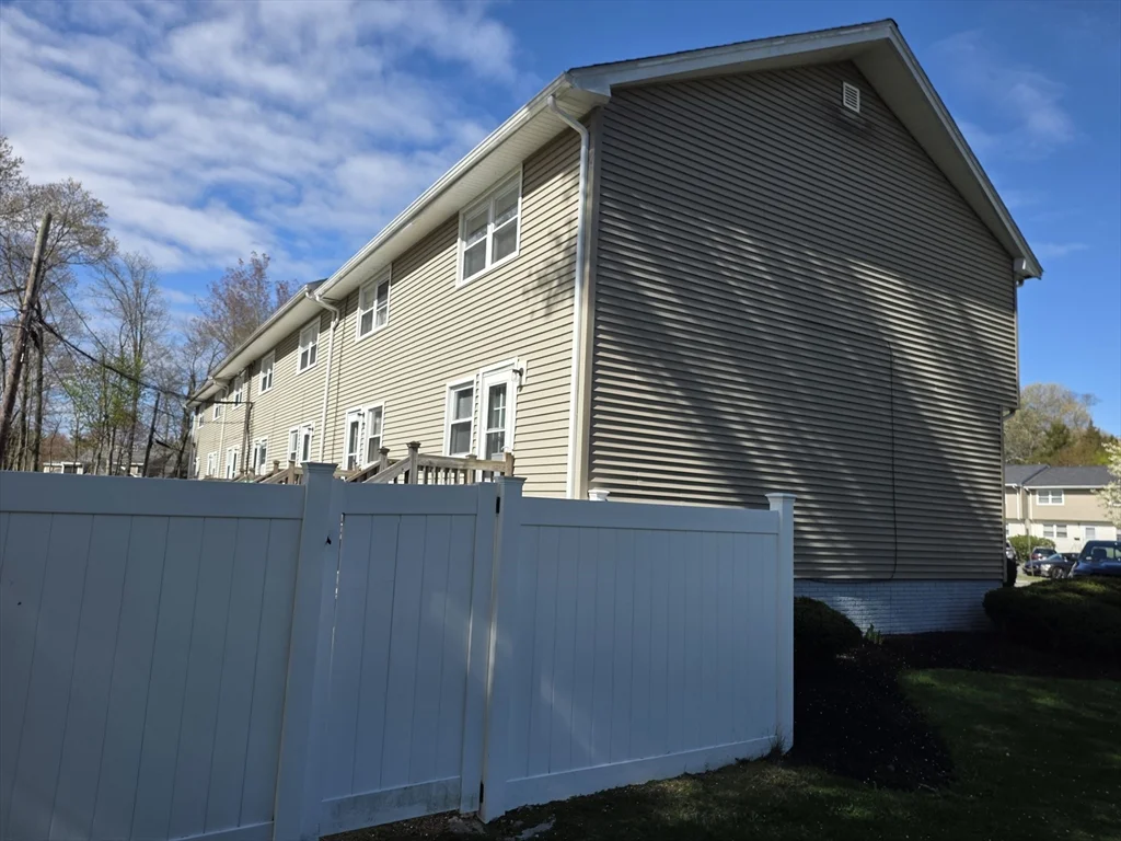 174 Pine St, Holbrook