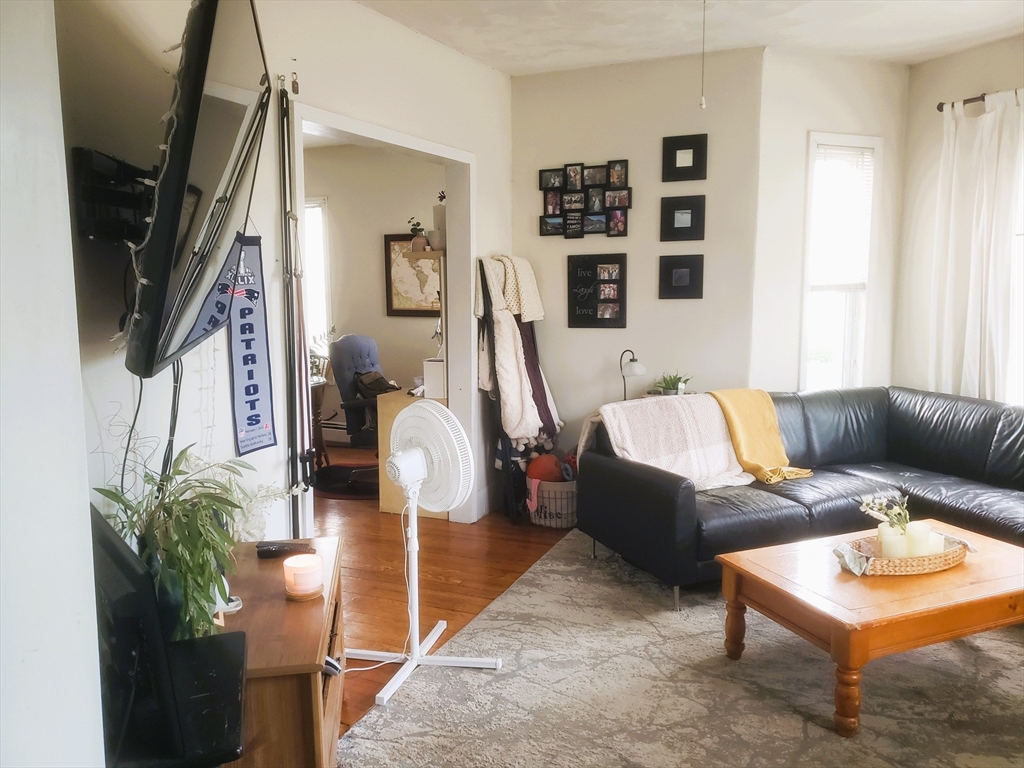 27 Medford St, Medford