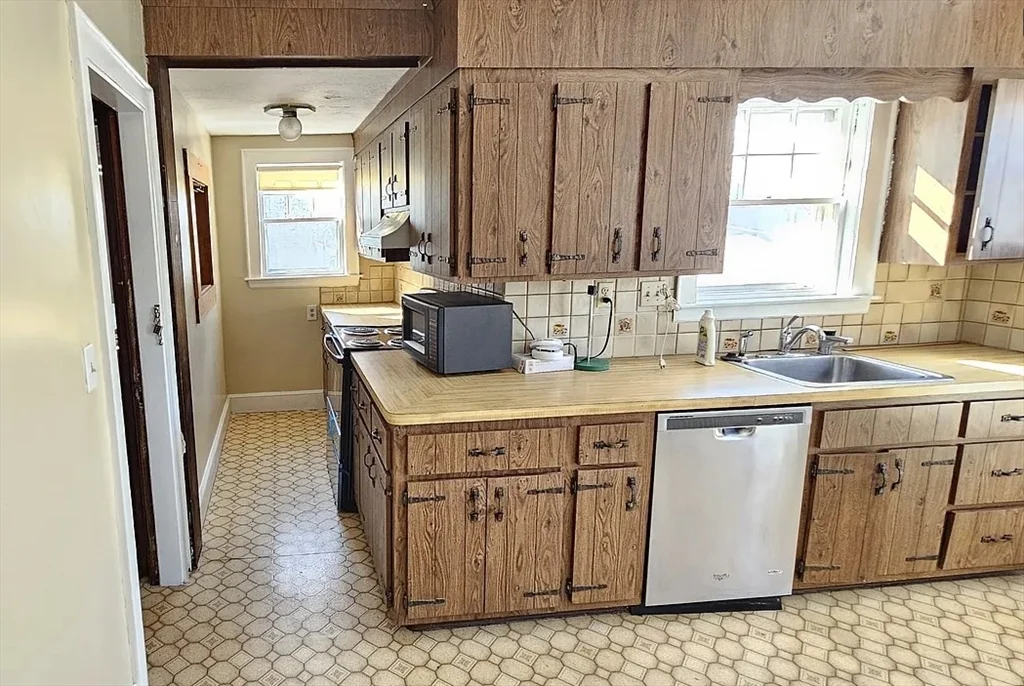 1024 N Main St, Brockton