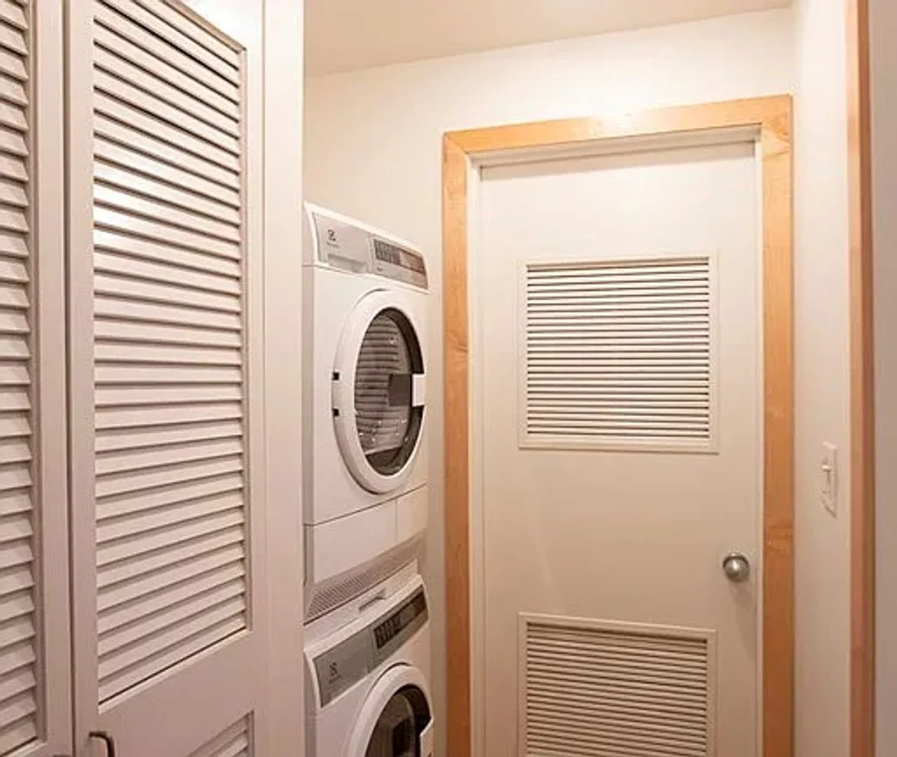 90 South St, Leather District