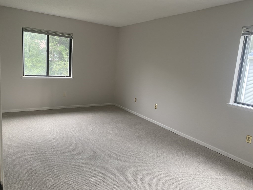 6 Village Way, Natick