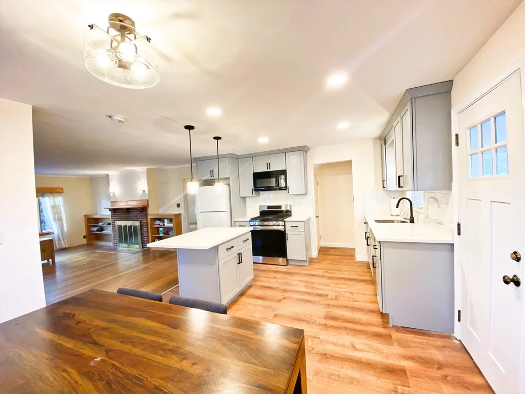 143 Shore Dr, Ten Hills