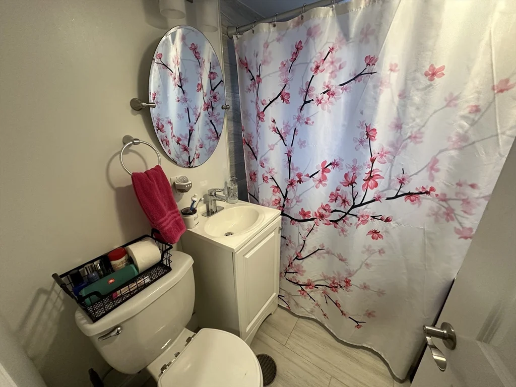 391 Washington, Ward Two