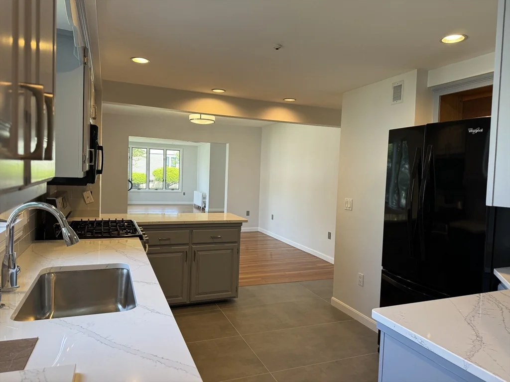 23-25 Bates Rd, Swampscott