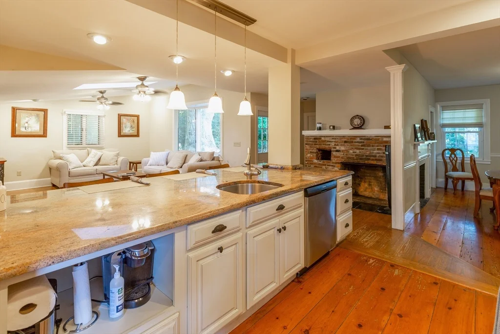 44 Russell St, Downtown