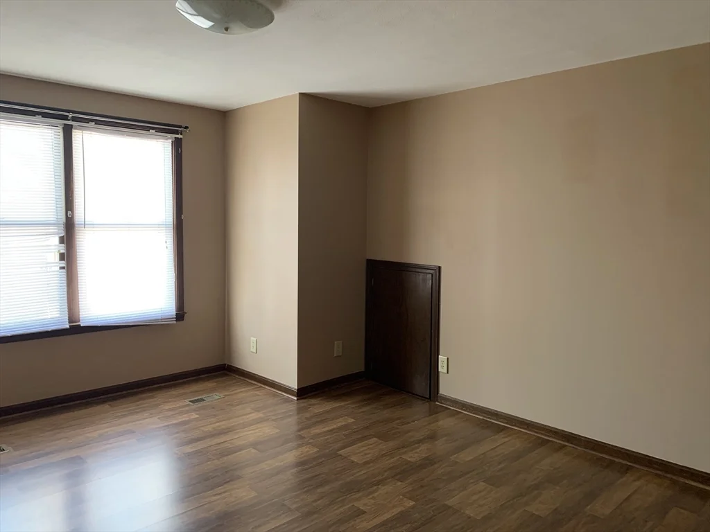 355 Field St, Fall River