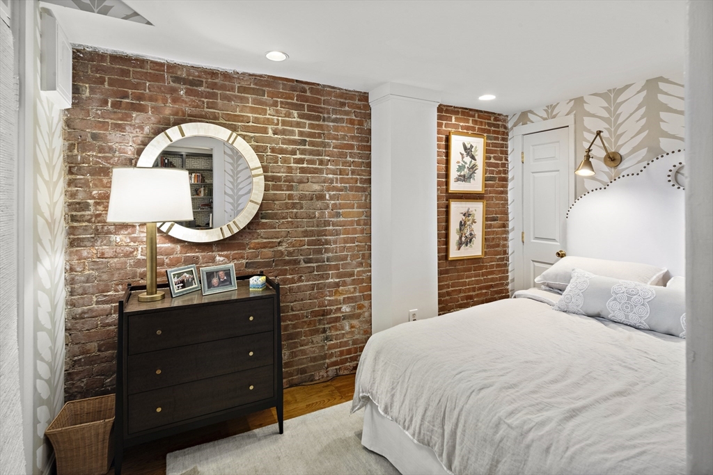 15 Hereford St, Back Bay