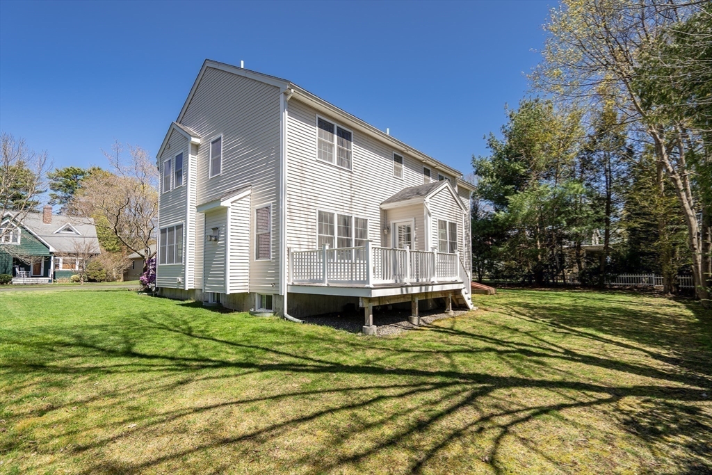 19 Bryn Mawr Rd, Wellesley