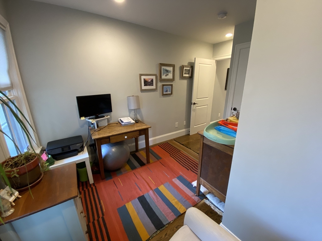 15 Oakdale St, Jamaica Plain