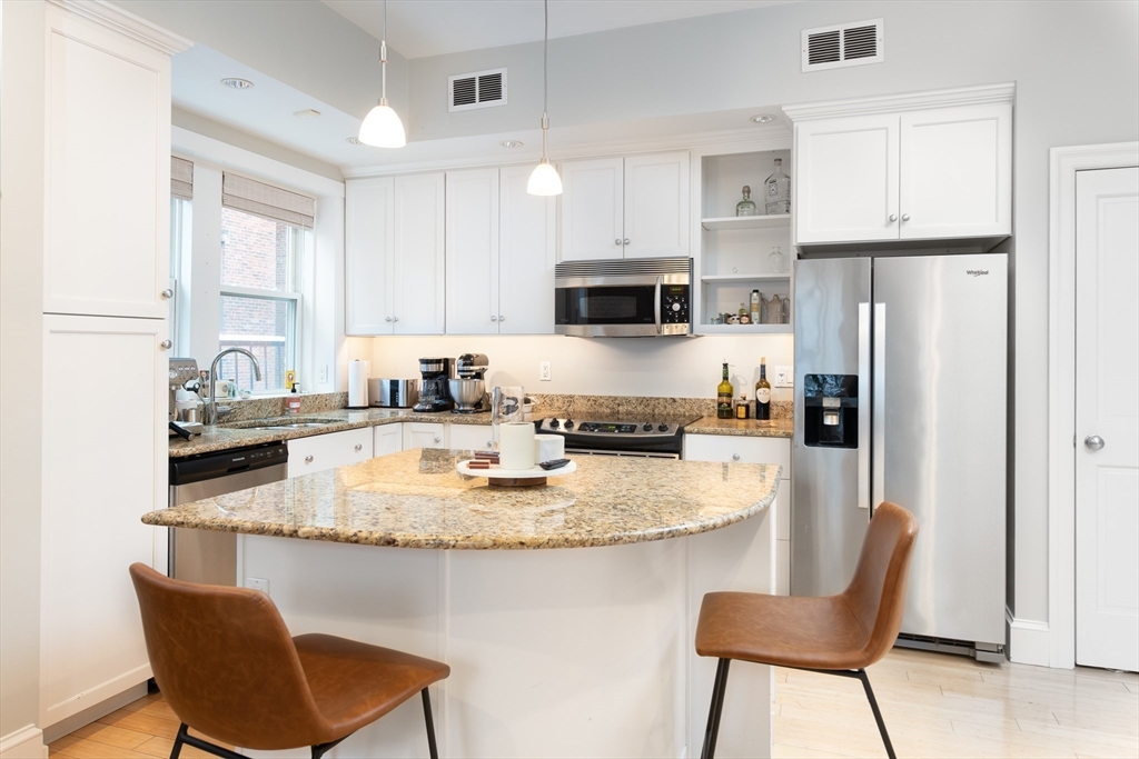 1 bed, 1.5 bath apartment for rent at 479 Beacon Unit 42, Back Bay — photo 2 of 9